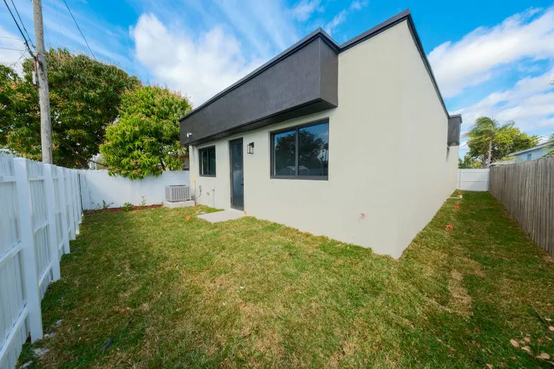 Modern Single-Family Home Hollywood